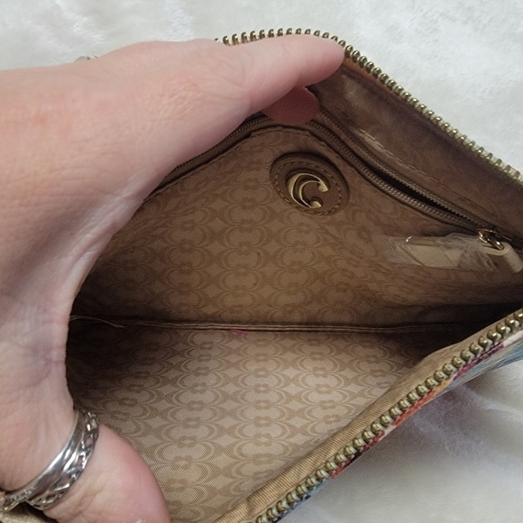 🧡C Brand Floral Clutch/Wristlet Bag - Picture 4 of 6